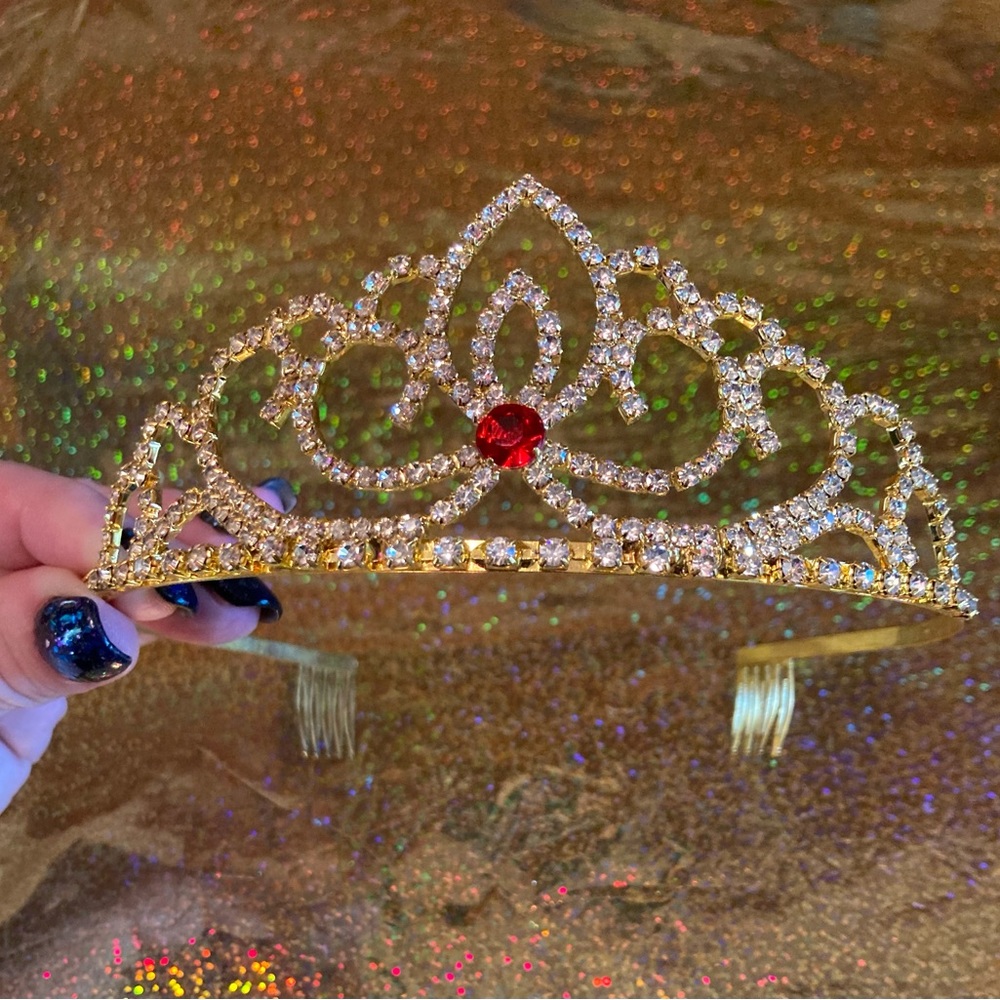 🌺🌺Beautiful Golden Crown Perfect For Your Costume